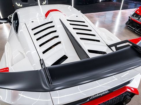 Used 2024 Lamborghini Huracan STO RWD image 23