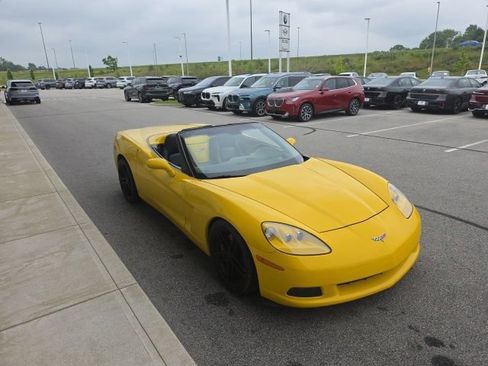 Used 2007 Chevrolet Corvette Convertible w/ Preferred Equipment Group RWD image 3