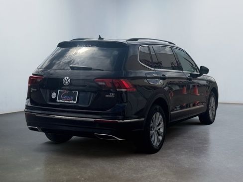 Used 2018 Volkswagen Tiguan SE w/ Panoramic Sunroof Package image 5