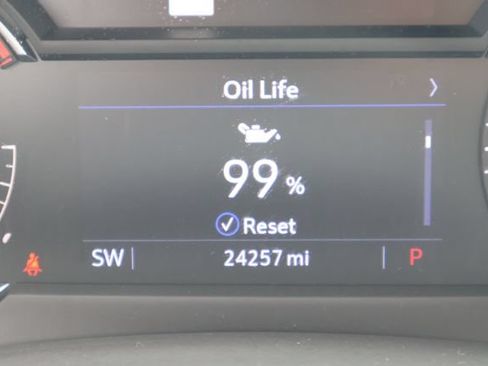Used 2022 Cadillac XT4 Premium Luxury w/ Enhanced Visibility Package FWD image 27