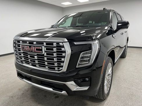 Used 2025 GMC Yukon XL Denali image 5