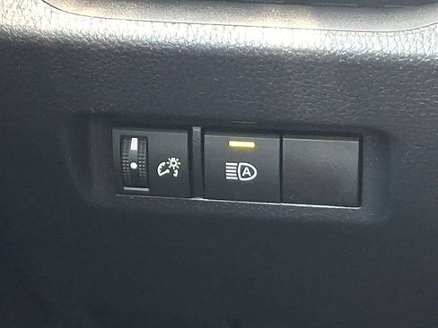 Used 2019 Toyota RAV4 LE AWD/4WD image 23