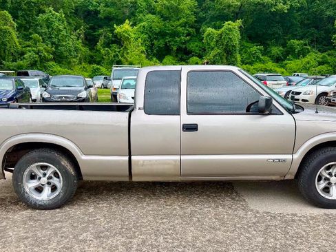 Used 1999 Chevrolet S10 Pickup LS RWD image 6