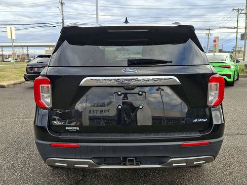 Used 2022 Ford Explorer XLT w/ Equipment Group 202A image 9