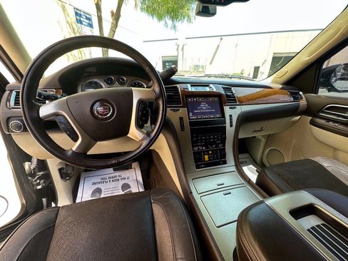 Used 2014 Cadillac Escalade ESV Platinum RWD image 12