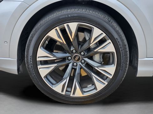 Used 2025 Audi Q8 Prestige AWD/4WD image 30
