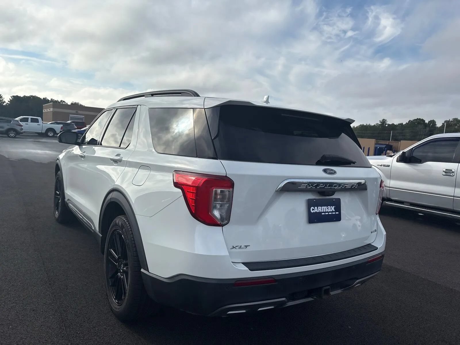 Used 2020 Ford Explorer XLT w/ Equipment Group 202A AWD/4WD image 5
