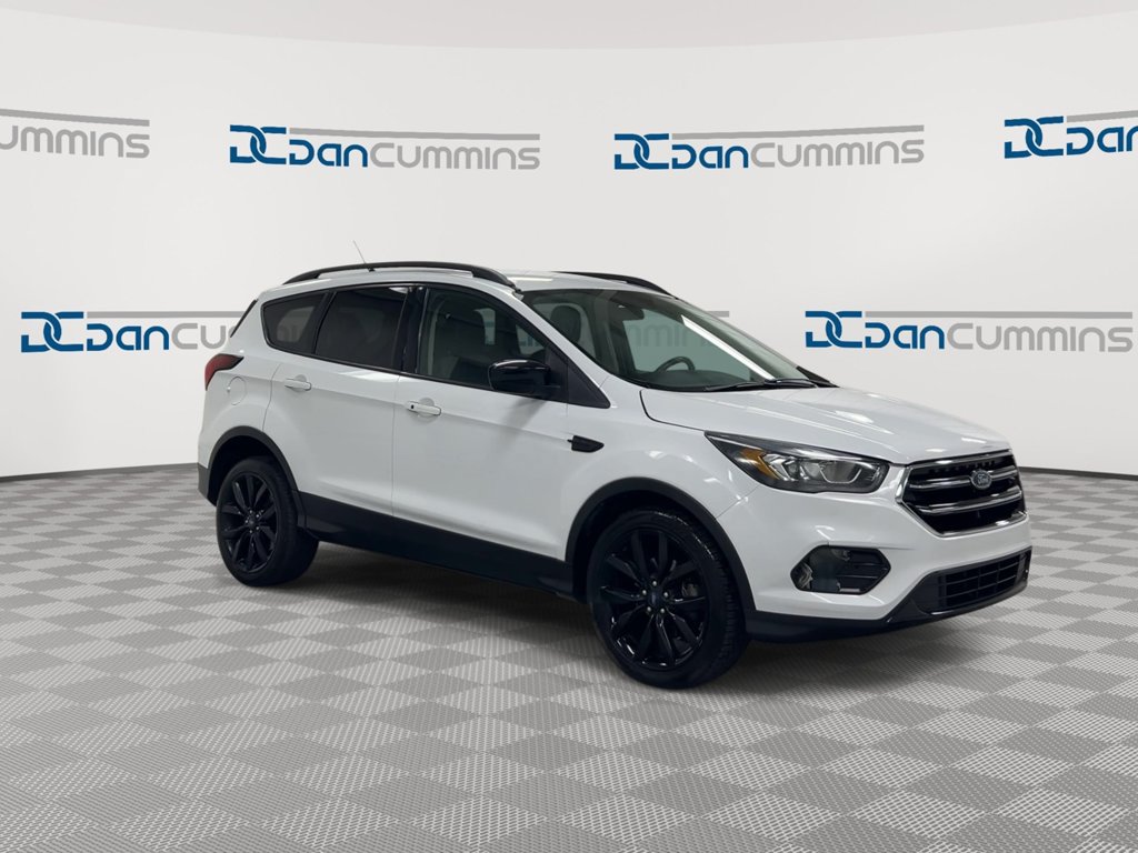 Used 2019 Ford Escape SE FWD image 2