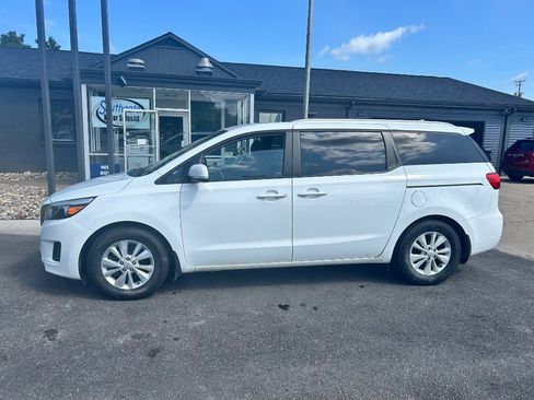 Used 2016 Kia Sedona LX w/ LX Convenience Package FWD image 5