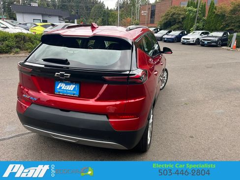 Used 2023 Chevrolet Bolt EUV LT w/ Driver Confidence Package FWD image 9