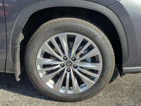 Used 2024 Toyota Highlander LE image 7