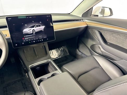 Used 2022 Tesla Model 3 Standard Range image 26