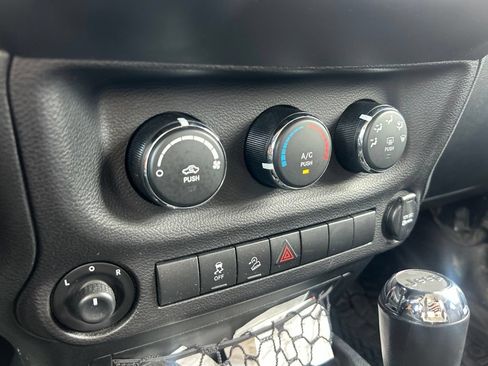 Used 2017 Jeep Wrangler Unlimited Sport AWD/4WD image 11