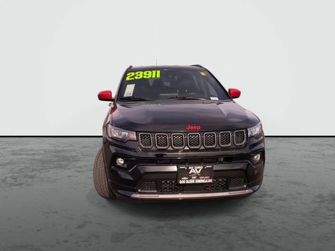 Used 2023 Jeep Compass Limited AWD/4WD image 3