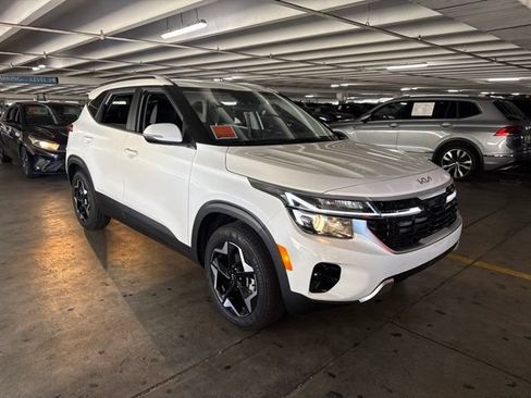 Certified 2025 Kia Seltos EX FWD image 3