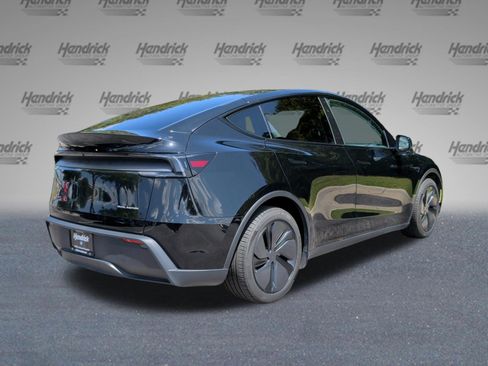 Used 2026 Tesla Model Y AWD image 7