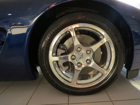 Used 2004 Chevrolet Corvette Convertible w/ Preferred Equipment Group RWD image 9