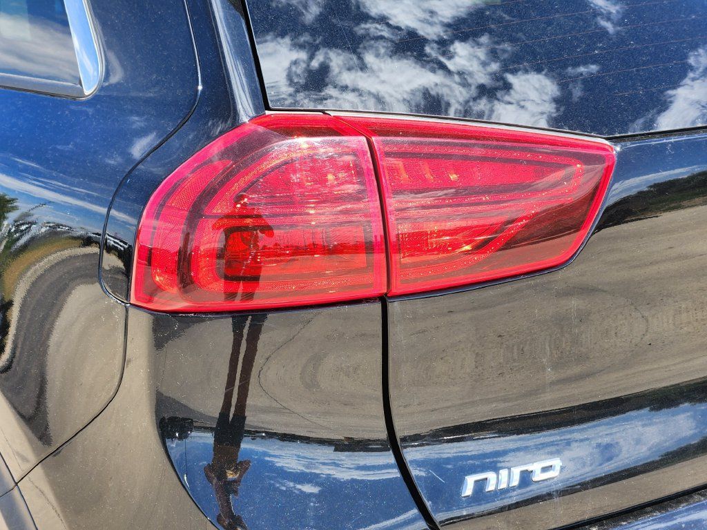 Used 2020 Kia Niro EX Premium FWD image 13