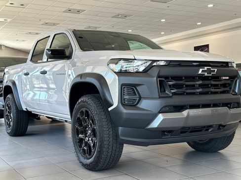 New 2026 Chevrolet Colorado Trail Boss AWD/4WD image 2
