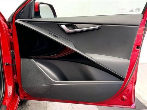 Used 2023 Kia Niro SX image 26