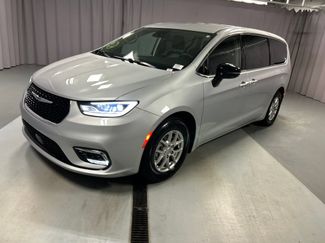 Used 2024 Chrysler Pacifica Touring-L FWD video 3
