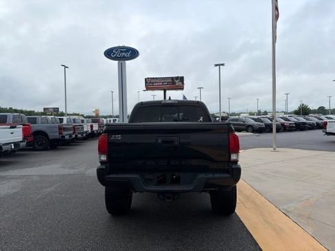 Used 2021 Toyota Tacoma SR AWD/4WD image 4