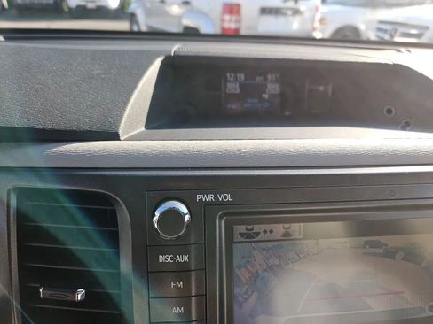 Used 2011 Toyota Sienna XLE image 62