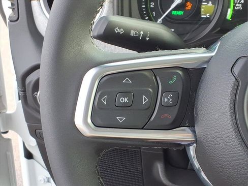 Used 2025 Jeep Wrangler Sahara image 30