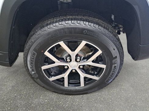 Certified 2024 Jeep Grand Cherokee Limited image 35