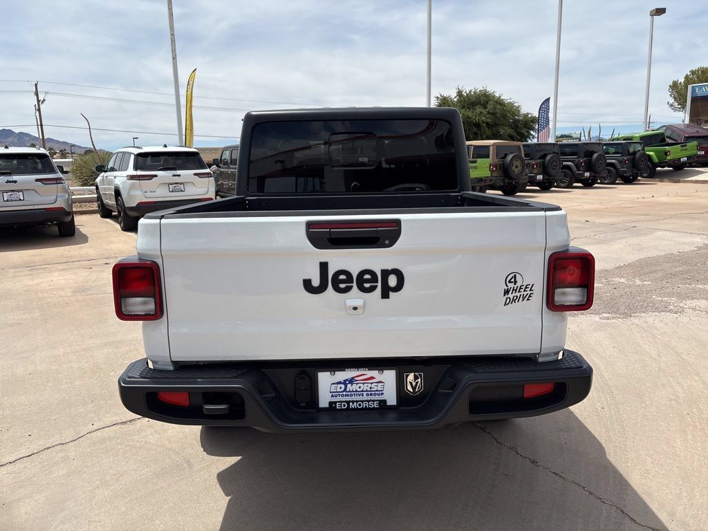 Used 2022 Jeep Gladiator Sport AWD/4WD image 6