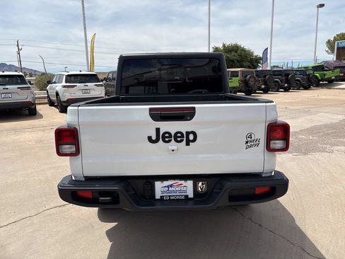 Used 2022 Jeep Gladiator Sport AWD/4WD image 6