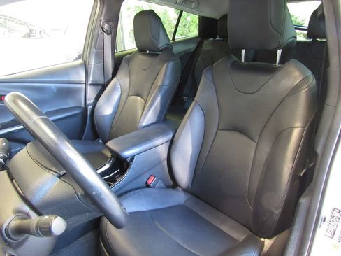 Certified 2019 Toyota Prius Prime Advanced w/ Carpet Mat Package FWD image 12