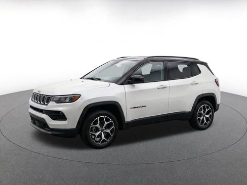Used 2025 Jeep Compass Limited AWD/4WD image 3