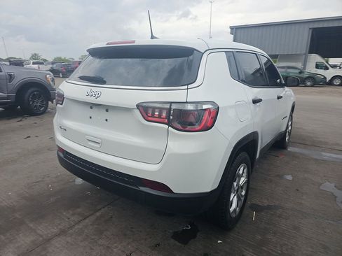 Used 2025 Jeep Compass Sport image 2