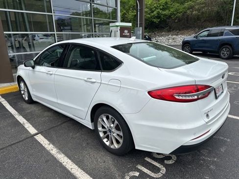 Used 2020 Ford Fusion SE FWD image 2