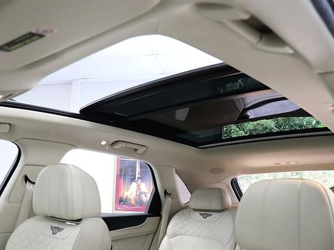Used 2019 Bentley Bentayga AWD/4WD image 56