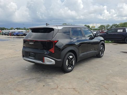 New 2027 Kia Seltos LX FWD image 8
