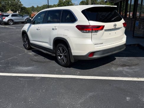Used 2019 Toyota Highlander LE FWD image 7