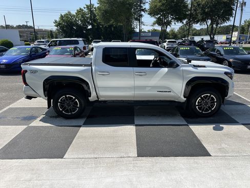Used 2024 Toyota Tacoma TRD Sport RWD image 3