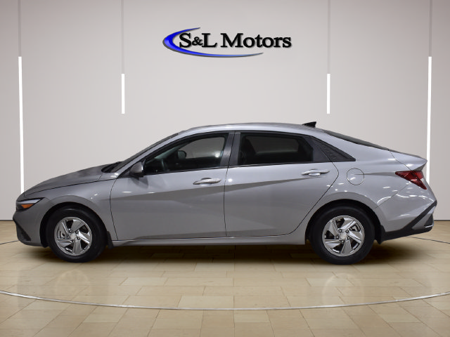 Used 2026 Hyundai Elantra SE FWD image 4