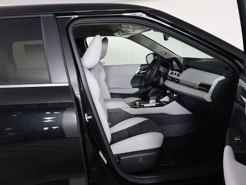 New 2026 Mitsubishi Outlander SE FWD image 30