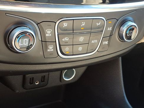 Used 2023 Chevrolet Traverse LS AWD/4WD image 20