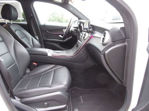 Used 2022 Mercedes-Benz GLC 300 4MATIC image 18