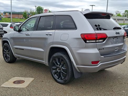 Used 2020 Jeep Grand Cherokee Altitude AWD/4WD image 4