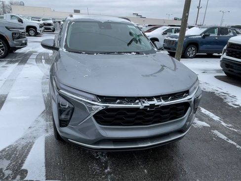 New 2026 Chevrolet Trax LT w/ Sunroof Package image 4