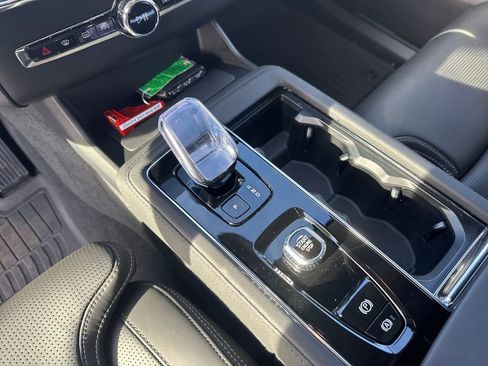 Certified 2025 Volvo XC90 T8 Ultra w/ Protection Package Premier image 28