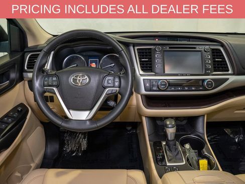 Used 2019 Toyota Highlander XLE FWD image 7