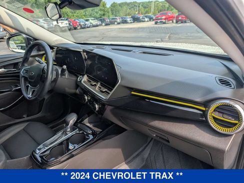 Used 2024 Chevrolet Trax ACTIV w/ Sunroof Package FWD image 33