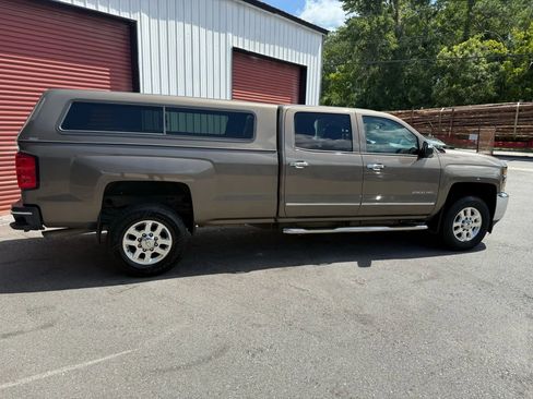 Used 2015 Chevrolet Silverado 2500 LTZ w/ LTZ Plus Package image 10