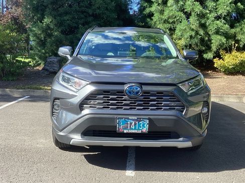 Used 2020 Toyota RAV4 Limited w/ Carpet Mat Package AWD/4WD image 19